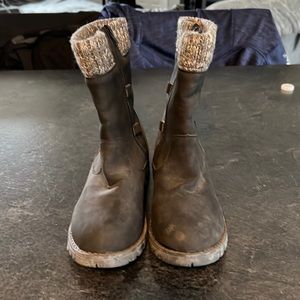 Women’s black boots